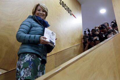 La portavoz del PP en el Ayuntamiento de Madrid, Esperanza Aguirre, durante la presentación hoy de su nuevo libro 'Yo no me callo', una declaración de intenciones en cuyo avance ha lamentado la "indefinición" ideológica de Mariano Rajoy y la falta de renovación interna del PP.