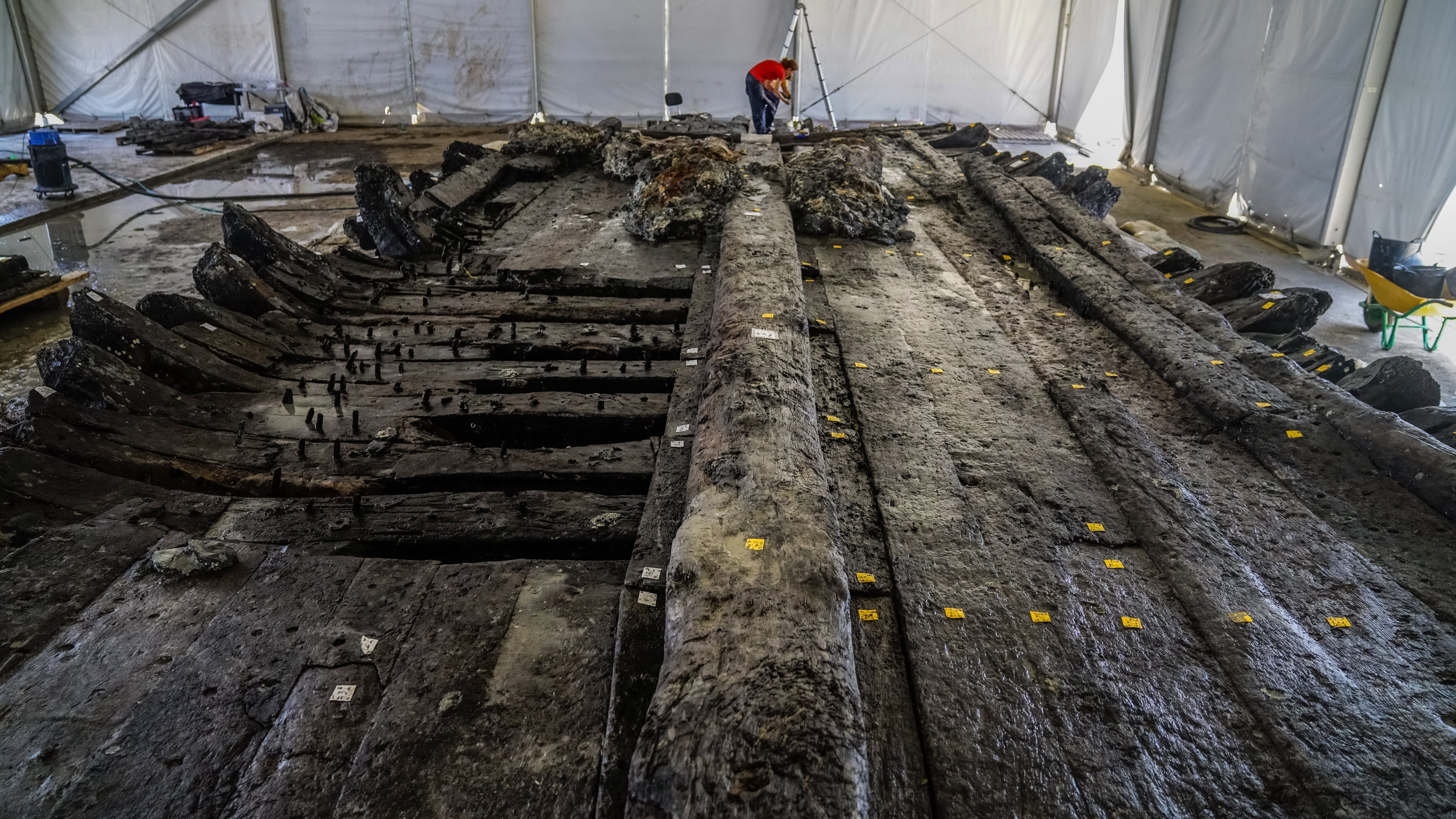 El pecio del XVII rescatado del puerto de Cádiz era un barco robusto y transoceánico de 50 metros de eslora 