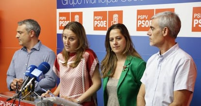 Los concejales socialistas Alejandro Parodi, María José Adsuar, Elena Martín y Gabriel Moreno (de izquierda a derecha).