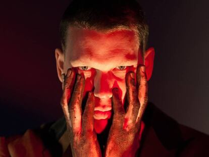 El actor Kees Harmsen en un ensayo de El corazón de las tinieblas, de la obra teatral 'El corazón de las tinieblas'.