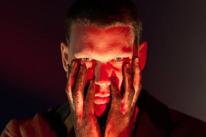 El actor Kees Harmsen en un ensayo de El corazón de las tinieblas, de la obra teatral 'El corazón de las tinieblas'.