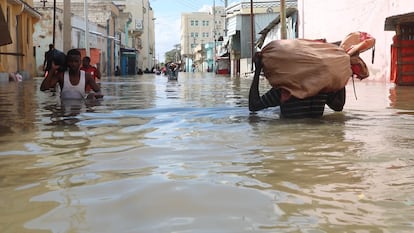 Una calle inundada de Beledweyne (Somalia), el 15 de noviembre. El país ha experimentado las peores inundaciones relacionadas con el cambio climático.