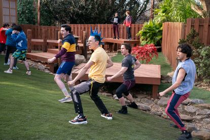 Gianni DeCenzo, Jacob Bertrand, Tanner Buchanan y Xolo Maridueña, en 'Cobra Kai'.