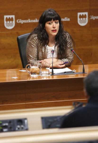 La portavoz foral, Larraitz Ugarte, en una rueda de prensa que ha ofrecido hoy en la Diputación Foral de Gipuzkoa.