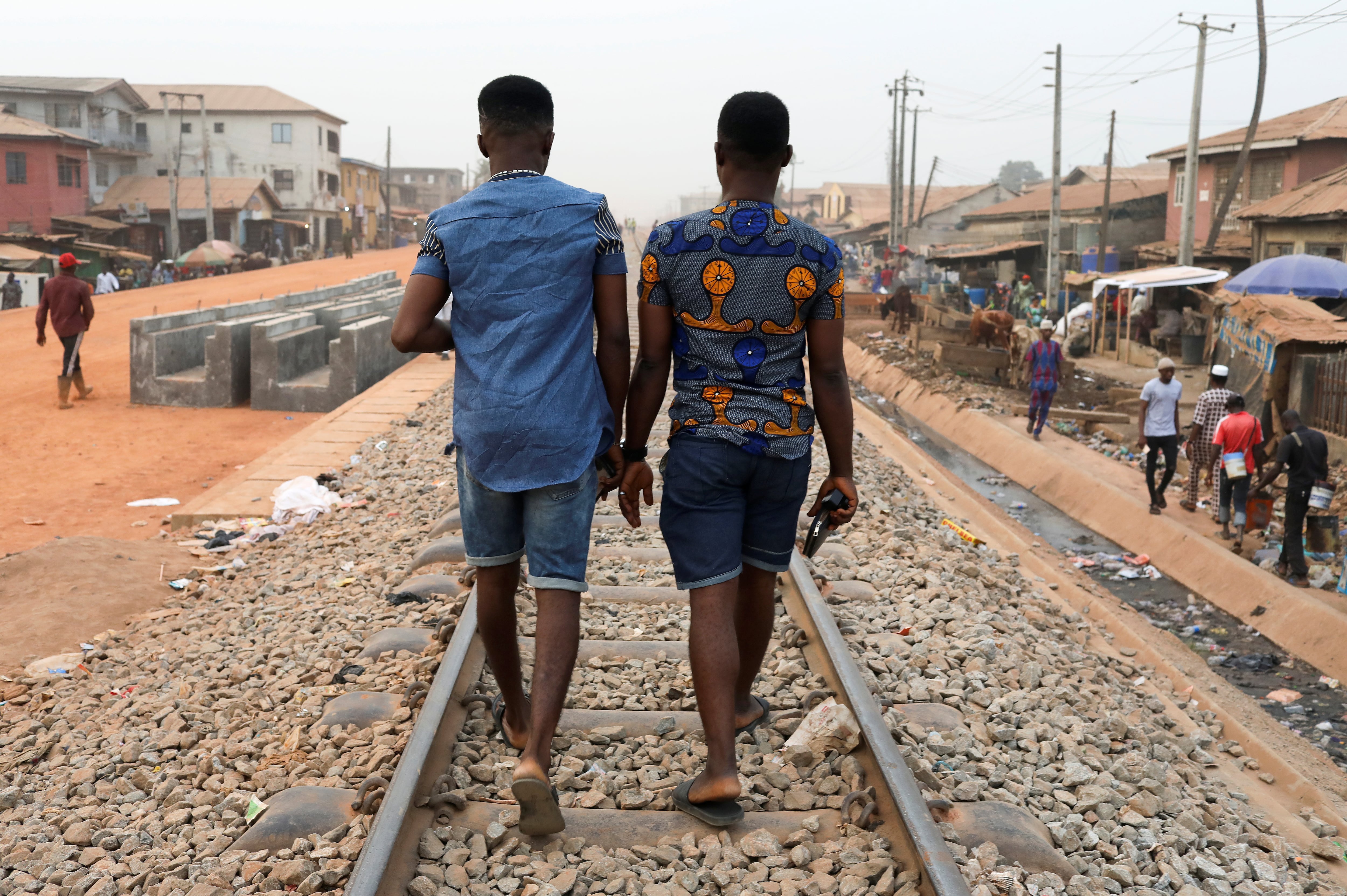 Jóvenes gais encarcelados en Nigeria se quedan sin soporte legal por los recortes internacionales: “Tenemos que elegir qué casos apoyar”