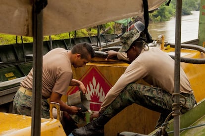 Militares del Batallón de Selva No. 57 “Montecristi”, Tiputini. Las Fuerzas Armadas proporcionan seguridad a las empresas petroleras que operan en los bloques 43 y 31. 