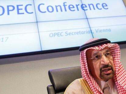 El ministro saud&iacute; de Energ&iacute;a e Industria, Khalid al Falih, en la 173 reuni&oacute;n de la Organizaci&oacute;n de Pa&iacute;ses Exportadores de Petr&oacute;leo (OPEP) celebrada en Viena (Austria).