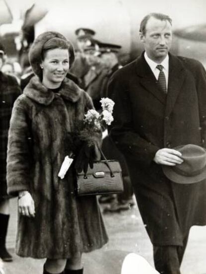 Los reyes Harald y Sonia, en un acto oficial en enero de 1960.