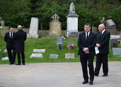 Seguridad privada en el cementerio Highgate, en Londres, este miércoles.