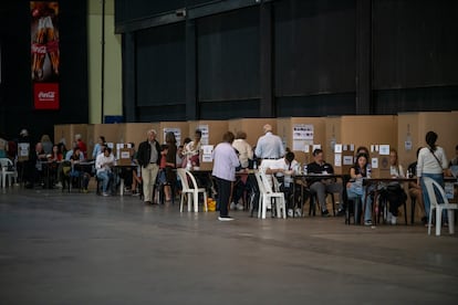 Ciudadanos argentinos votan, en Buenos Aires, en noviembre de 2023.