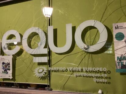 Imagen de la ventana de la sede de Equo, en Madrid.