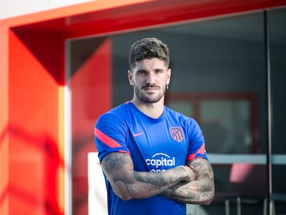 Rodrigo de Paul, jugador del Atlético de Madrid, fotografiado en Cerro del Espino, Madrid. / Santi Burgos