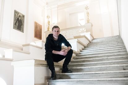 El activista y poeta ucranio Serhiy Zhadan en el Museo Nacional de Arte de Kiev en 2018.