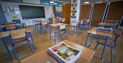 Una sala de gimnasio municipal convertida en aula del Colegio Sagrado Corazón de Jesus de Alhendin, Granada. 