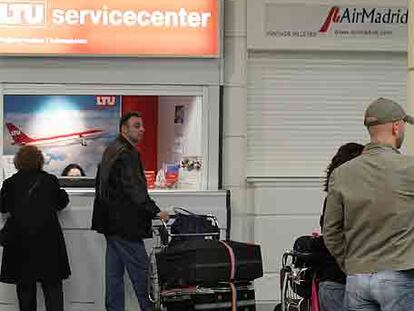Mostradores de Air Madrid y LTU en Barajas.