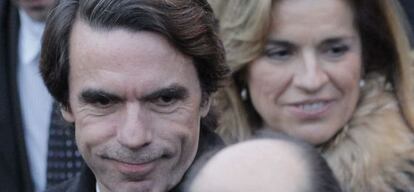 José María Aznar y Ana Botella, tras el funeral de Manuel Fraga, ayer en Perbes.