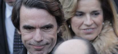 Jos&eacute; Mar&iacute;a Aznar y Ana Botella, tras el funeral de Manuel Fraga, ayer en Perbes.