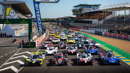 AUTO - TEST DAY 24 HEURES DU MANS 2019
 
 Group photo with all the cars, 08 ALONSO Fernando (spa), BUEMI Sebastien (che), NAKAJIMA Kazuki (jpn), HARTLEY Brendon (NZL), CONWAY Mike (gbr) Toyota TS050 hybrid lmp1 team Toyota Gazoo racing, 01 LOTTERER Andre (deu), JANI Neel (che), SENNA Bruno (bra), Rebellion R13 Gibson team Rebellion racing, 11 ALESHIN Mikhail (rus), PETROV Vitaly (rus), VANDOORNE Stoffel (bel), BR engineering BR1 AER team SMP racing, 04 DILLMANN Tom (fra), WEBB Oliver (gbr), RUBERTI Paolo (ita), ByKolles Racing Team, Enso CLM P1/01 Nismo, during the 2019 Le Mans 24 hours test day, on June 2 at Le Mans circuit, France - Photo Antonin Vincent / DPPI
 
 
 01/06/2019