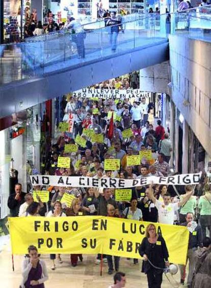 Protesta de trabajadores de Frigo contra el cierre.