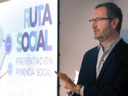 Javier Maroto presenta el texto de la ponencia que se debatirá en el congreso del PP.