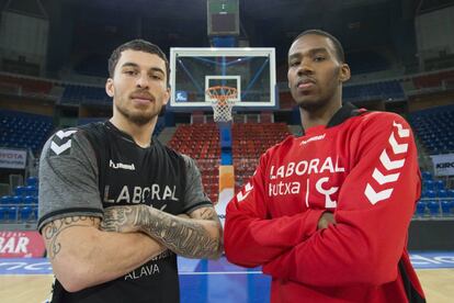 Los bases de Baskonia James y Adams antes de viajar a Berlín.