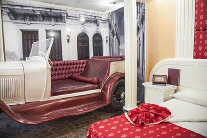 El interior de una habitación de un hotel por horas en Buenos Aires.