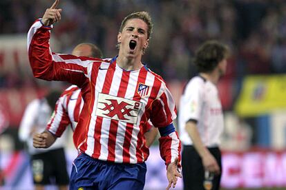 Fernando Torres festeja su gol al Valencia.