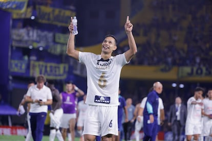 Renzo Garcés d'Alianza Lima célèbre au stade La Bombonera à Buenos Aires, en Argentine, le 25 février 2025.