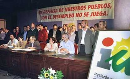 Medio centenar de dirigentes de IU se encerró ayer en el salón de actos de la Diputación de Córdoba.