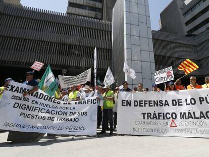 Concentración de los examinadores de tráfico en julio.