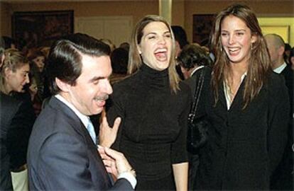 José María Aznar y la modelo Laura Sánchez, en La Moncloa.