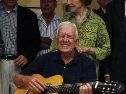 Jimmy Carter y detrás su esposa, en Esquivias, Toledo.