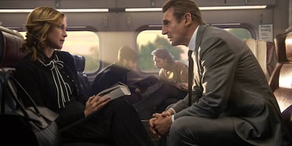 Vera Farmiga y Liam Neeson, en 'El pasajero'.