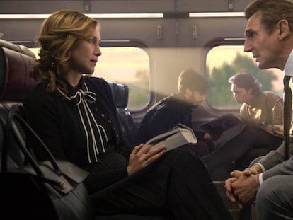 Vera Farmiga y Liam Neeson, en 'El pasajero'.