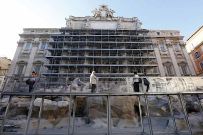 La Fontana de Trevi, en obras.