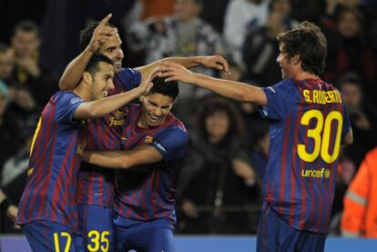 Pedro, Montoya, Marc Bartra y Sergi Roberto celebran uno de los goles del Barça.