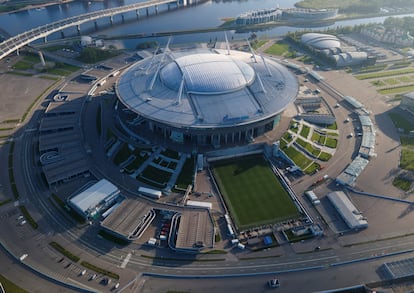 Vista aérea del estadio Gazprom Arena de San Petersburgo.