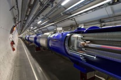 Reconstrucci&oacute;n en tres dimensiones del t&uacute;nel del LHC y lo simanes superconductores que aceleran los dos haces de protones