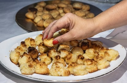 Los coquitos de Maruchi para la cena de sobaquillo de la Falla Port Saplaya (Alboraya).