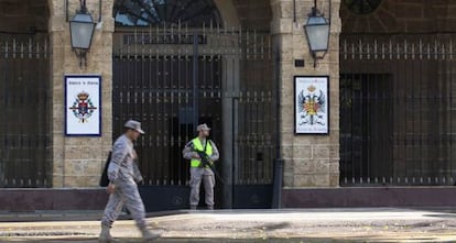 Militares, en el Cuartel de la Armada de San Fernando (C&aacute;diz). 