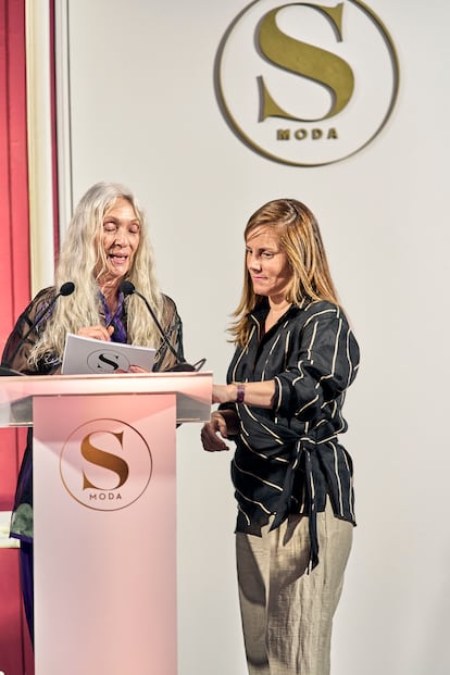 La modelo y actriz Pino Montesdeoca junto a Sofía Ruiz de Velasco, directora de 'S Moda'.