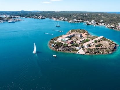 Vista aérea de la Isla del Rey de Menorca, en una imagen cortesía de Hauser & Wirth.