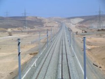 Vías del tren Medina-La Meca en Haramain.