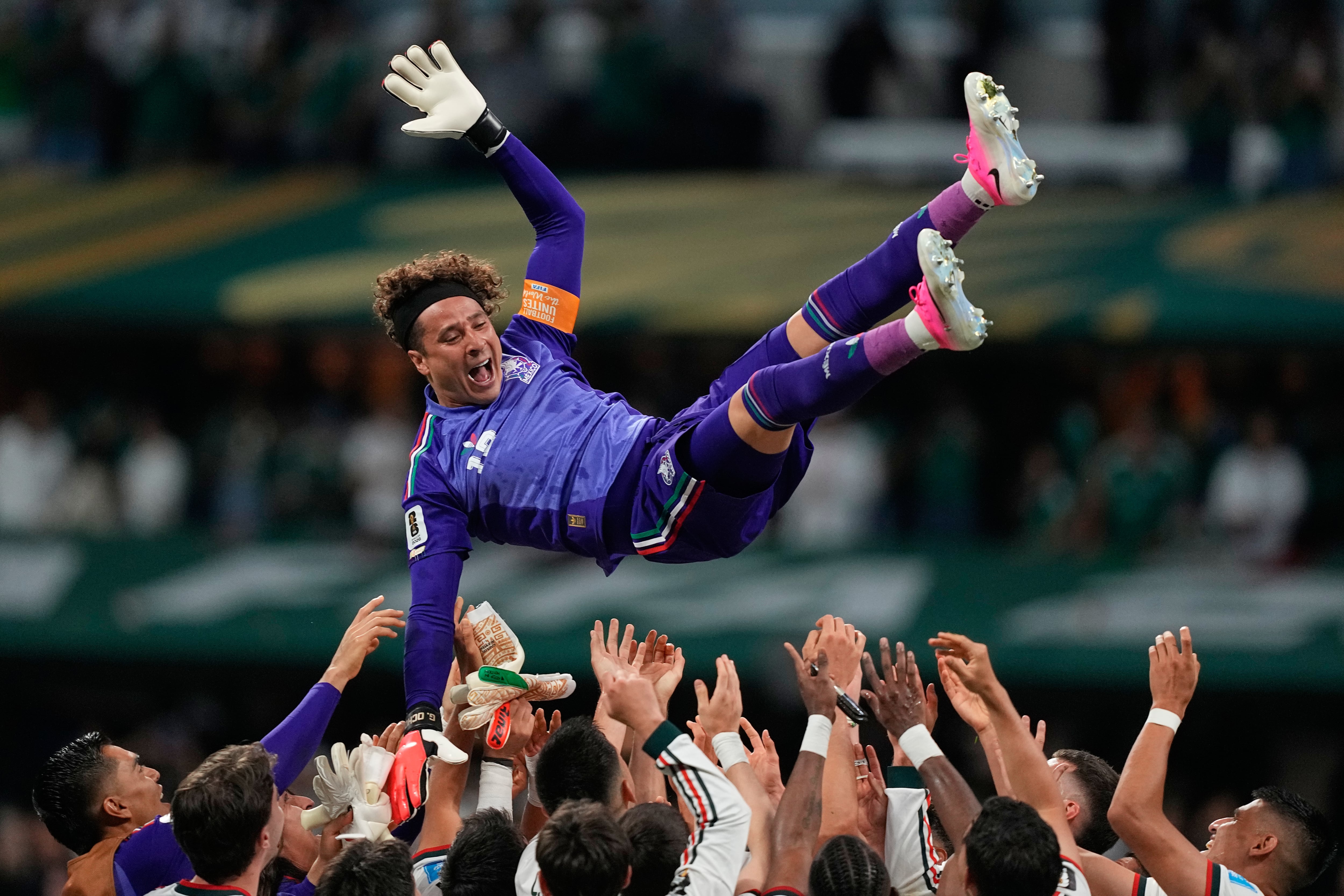 El Mundial homenajea al capitán Guillermo Ochoa