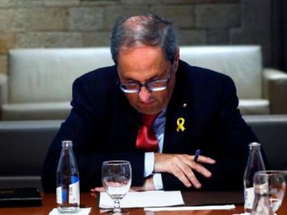 El presidente de la Generalitat es cuestionado por sus socios y la oposición por su papel en la crisis de violencia que sufre Cataluña