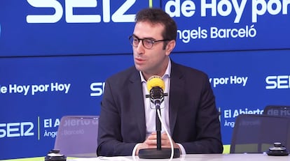 El ministro de Economía, Carlos Cuerpo, durante su entrevista en el programa de radio 'Hoy por Hoy' de la Cadena SER.