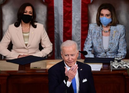 Joe Biden junto a Kamala Harris y Nancy Pelosi en el Capitolio