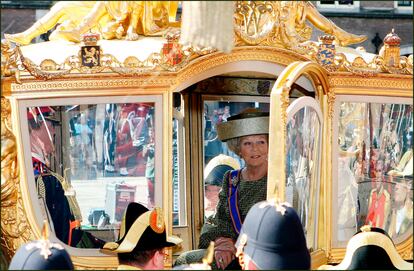 La reina Beatriz de Holanda, en la Carroza Dorada durante la ceremonia de apertura del Parlamento, en septiembre de 2006.