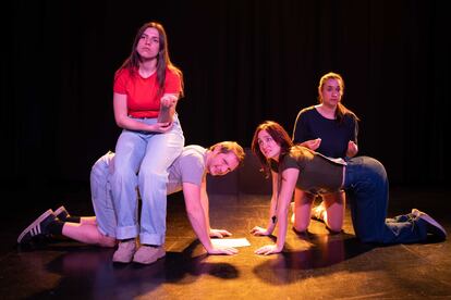 Un momento de la obra de teatro 'Nuevos Conocidos', en la Sala Usina el sábado pasado.