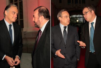 A la izquierda, José Luis Sainz, consejero delegado de EL PAÍS, con Esteban González Pons, vicesecretario general de Comunicación del Partido Popular. A la derecha, Florentino Pérez, presidente de ACS y del Real Madrid, con Miguel Jiménez, redactor jefe de Economía de este diario.